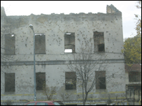 зруйнований будинок