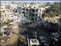 Área próxima ao Ministério do Interior, destruída por bombas