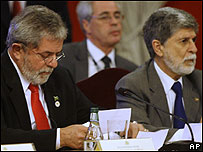 O presidente Lula e o chanceler Celso Amorim na reunião da Unasur