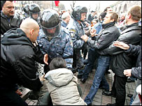 Сутички між УПА та їх супротивниками у 2005 році.