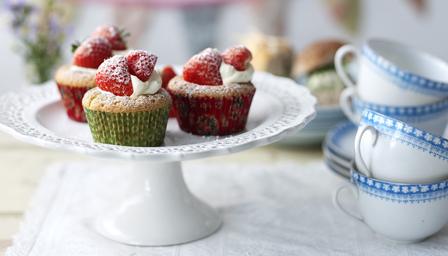 Strawberries and cream cupcakes
