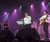 John ac Alun yn y Cyngerdd yn y Pafiliwn nos Lun