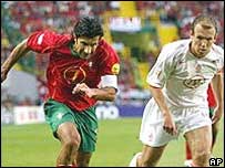 Figo durante o jogo contra a Holanda