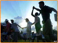 عالمگیریت کے خلاف ردعمل بھی بہت وسیع پیمانے پر جاری ہے