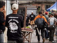 Equipe trabalha em filmagem da seqüência de Hulk na favela Tavares Bastos