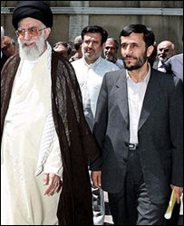 İran Cumhurbaşkanı Ahmedinecad ile dini lider Ali Hamaney