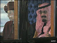 ملک عبدالله و ملکه الیزابت در کالسکه سلطنتی باکینگهام