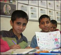 دوه ماشومان سره د کتابونه