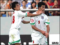 لحظه درگيری رحمان رضايی و علی بداوی، در جريان بازی ايران و عمان 