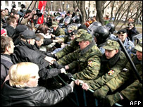 پلیس از راهپیمایی مخالفان دولت جلوگیری کرد