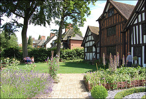 Selly Manor's Tudor garden