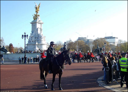 白金汉宫外的警察