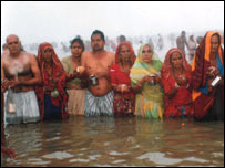 गंगासागर में तीर्थयात्री