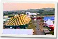 Nid oes fawr ddim sôn am yr Eisteddfod yng nghyoeddiadau gwyliau Cyngo Sir Benfro