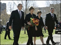 बुश और लौरा