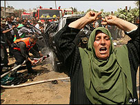 İsrail saldırısı sonrasında isyan eden Filistinli kadın