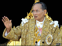 King Bhumibol appears at Bangkok's Grand Palace on 5 Decemebr 2007