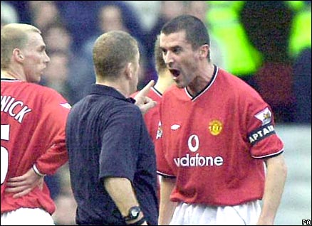 Roy Keane remonstrates with Paul Durkin