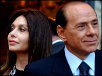Дружина Берлусконі Вероніка Ларіо вимагає розлучення через його стосунки з юною дівчиною