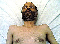 اکبر گنجی به هنگام اعتصاب غذا (عکس از آرشيو) 