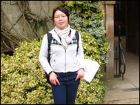 盛静远Linda（右一）和同学们在一起