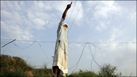 Hombre en la frontera indo-paquistaní (Foto: AP)
