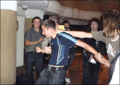 побиття зібрання геїв