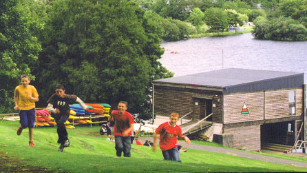 Rhan o glawr y llyfr