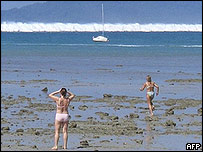 Aile bireylerini kurtarmak için dev dalgalara koşan İsveçli 