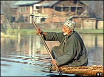 ایک منظر: سرینگر کا دل جھیل