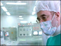 Preşedintele Hatami vizitând centrala de la Natanz