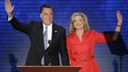 Ông bà Romney tay trong tay tại đại hội