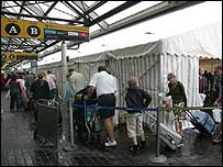 Heathrow dışındaki kuyruklar