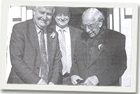 Mr Iorwerth Hughes, Alun Ffred Jones AC a Hywel Williams AS