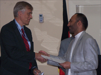 حنيف اتمر او د يو ايس ايډ چارواکى 