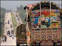 تبلیغ برای بن لادن در اسلام آباد پاکستان: شیر اسلام اسلامه بن لادن