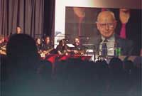 John Thomas - oddi ar sgrin ar y llwyfan