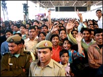 दिल्ली के फ़रोज़शाह कोटला में दर्शक