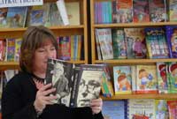 Pabell Gomer ar y Maes