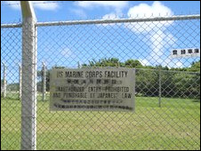 军事基地高高的护栏