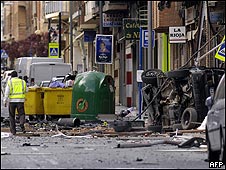 Escena de un atentado de ETA en 2008 contra un cuartel de la Guardia Civil en Calahorra, en el norte de España.