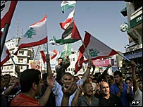 فلسطينيان در حمايت از حزب الله