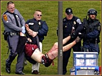 Ferida é retirada de universidade