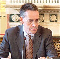 اندرو کازينز مدير کل وزارت بهداشت و خدمات اجتماعی بريتانيا