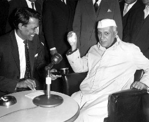 बीबीसी को साक्षात्कार देते पंडित जवाहर लाल नेहरू