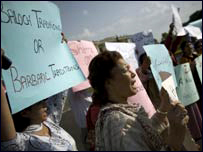 हत्याओं के विरोध में प्रदर्शन