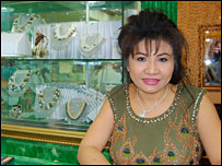 Mai Ly, chủ tiệm kim hoàn 