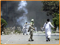 مفتی نظام الدین شامزئی کے قتل کے بعد کراچی اور کوئٹہ میں مظاہرے