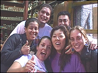 Daniela Porto (esq), Camila e Marina (dir)