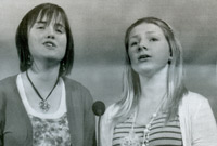 Mari Jones ac Angharad Lewis.